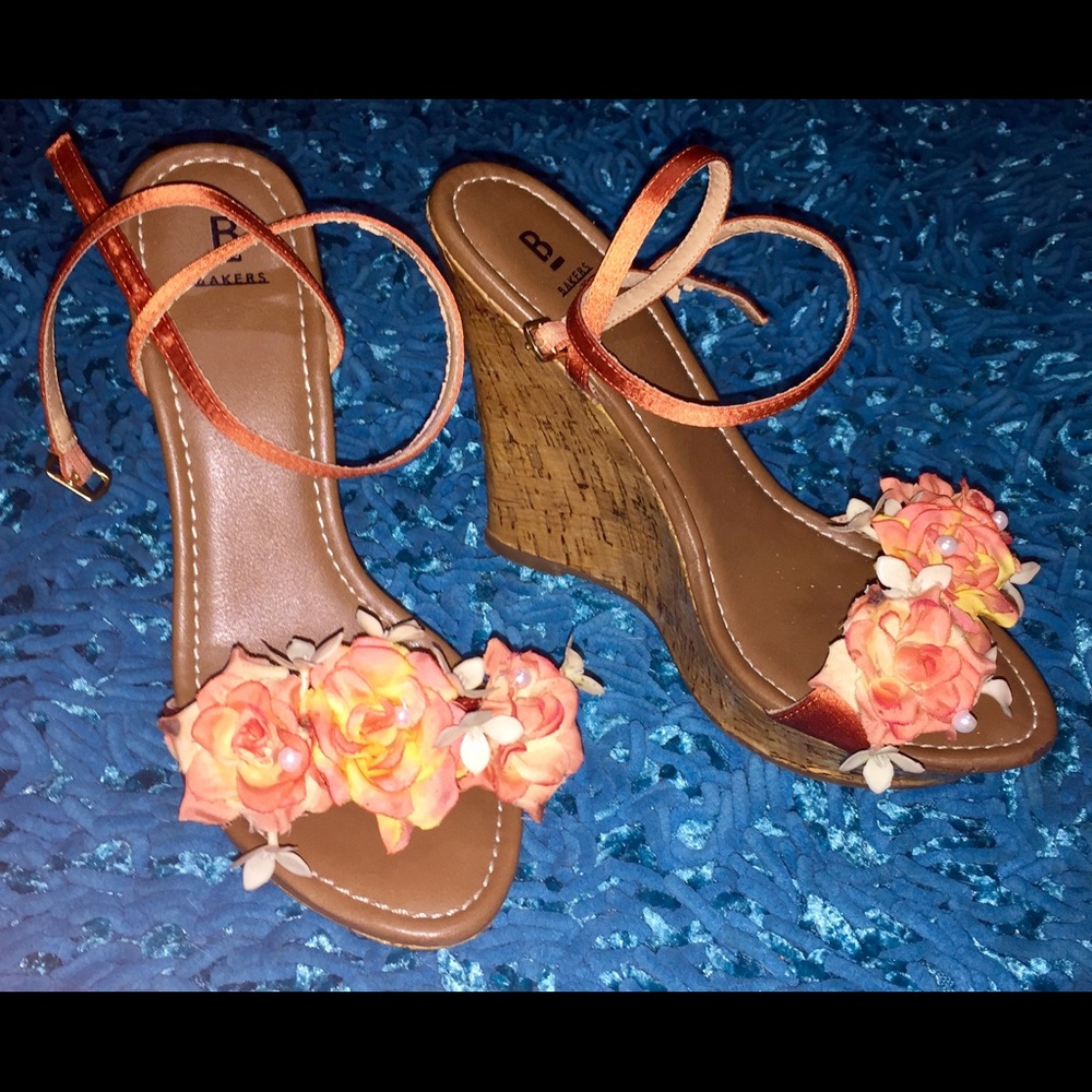 Wedged hill sandals